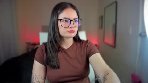 Snapshot of ninavolkov chatting on 12.21.24 ninavolkov online show from 12.21.24