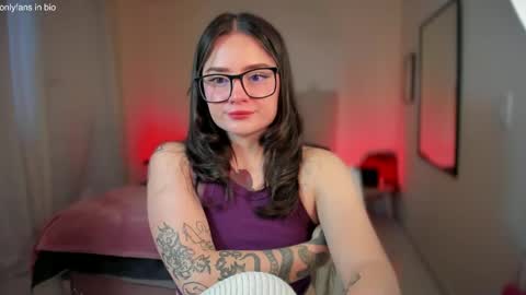 Snapshot of ninavolkov chatting on 02.01.25 ninavolkov online show from 02.01.25