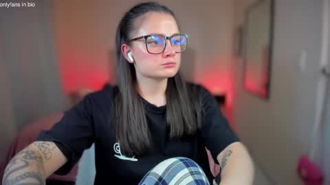 Snapshot of ninavolkov chatting on 02.09.25 ninavolkov online show from 02.09.25