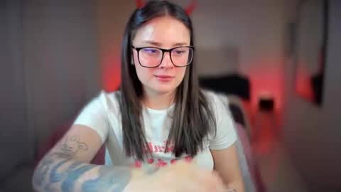 Snapshot of ninavolkov chatting on 02.12.25 ninavolkov online show from 02.12.25