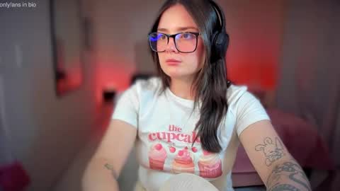 Snapshot of ninavolkov chatting on 02.13.25 ninavolkov online show from 02.13.25