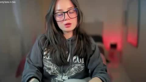 Snapshot of ninavolkov chatting on 02.18.25 ninavolkov online show from 02.18.25