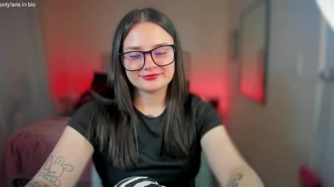 Snapshot of ninavolkov chatting on 02.21.25 ninavolkov online show from 02.21.25