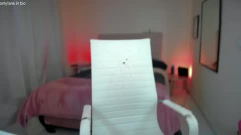 Snapshot of ninavolkov chatting on 02.26.25 ninavolkov online show from 02.26.25