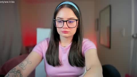 Snapshot of ninavolkov chatting on 02.28.25 ninavolkov online show from 02.28.25