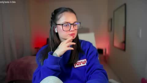 Snapshot of ninavolkov chatting on 03.05.25 ninavolkov online show from 03.05.25