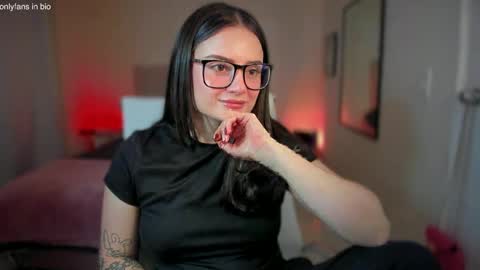 Snapshot of ninavolkov chatting on 03.07.25 ninavolkov online show from 03.07.25