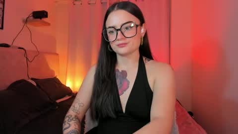 Snapshot of ninavolkov chatting on 09.08.25 ninavolkov online show from 09.08.25