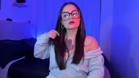 Snapshot of ninavolkov chatting on 09.10.25 ninavolkov online show from 09.10.25