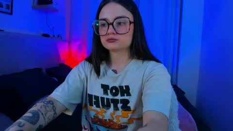 Snapshot of ninavolkov chatting on 09.15.25 ninavolkov online show from 09.15.25