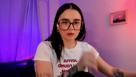 Snapshot of ninavolkov chatting on 09.24.25 ninavolkov online show from 09.24.25