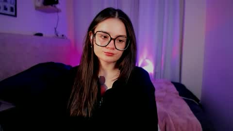 Snapshot of ninavolkov chatting on 10.04.25 ninavolkov online show from 10.04.25