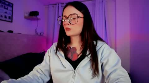 Snapshot of ninavolkov chatting on 10.06.25 ninavolkov online show from 10.06.25