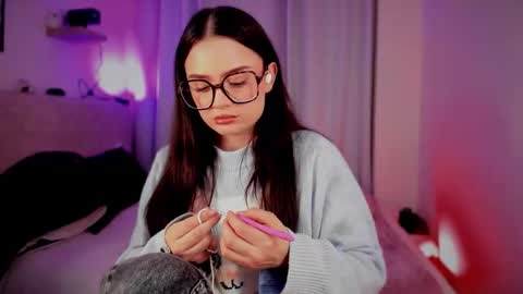 Snapshot of ninavolkov chatting on 10.16.25 ninavolkov online show from 10.16.25