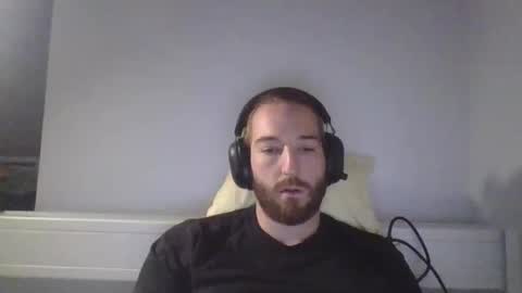 Snapshot of nineeuro chatting on 11.10.25 Pit online show from 11.10.25