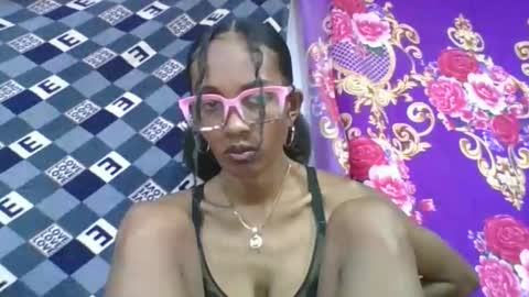 Snapshot of ninie246746 chatting on 04.19.26 ninie246746 online show from 04.19.26