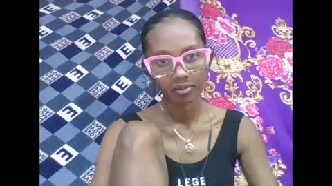 Snapshot of ninie246746 chatting on 04.25.26 ninie246746 online show from 04.25.26