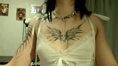 Snapshot of nishazenisek chatting on 05.28.26 Alice online show from 05.28.26