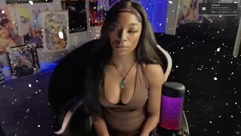 NIVIA WOLFE online show from 12.04.25