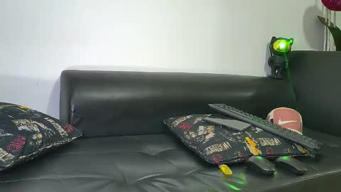 Nicolas Muscle online show from 12.20.24