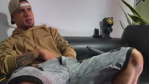 Nicolas Muscle online show from 10.13.25