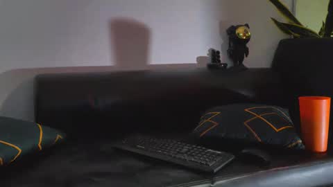 Nicolas Muscle online show from 10.15.25