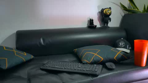 Nicolas Muscle online show from 10.22.25