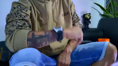 Nicolas Muscle online show from 10.24.25