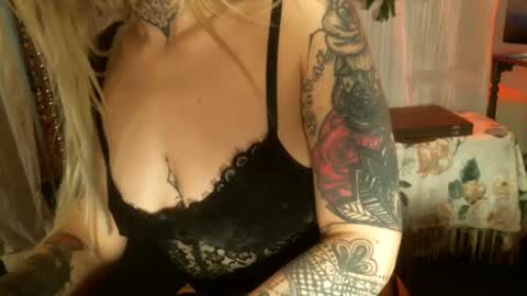 Snapshot of no_facequeen chatting on 01.20.25 Leah online show from 01.20.25