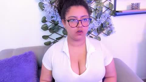 Snapshot of noa_veega chatting on 12.18.25 N O A online show from 12.18.25