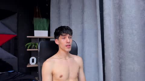 Snapshot of noah_brigth chatting on 12.19.24 Noah Brigth online show from 12.19.24