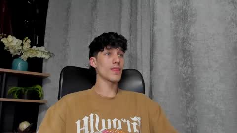 Snapshot of noah_brigth chatting on 02.19.25 Noah Brigth online show from 02.19.25