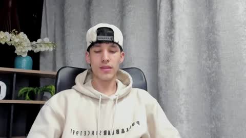 Snapshot of noah_brigth chatting on 02.21.25 Noah Brigth online show from 02.21.25