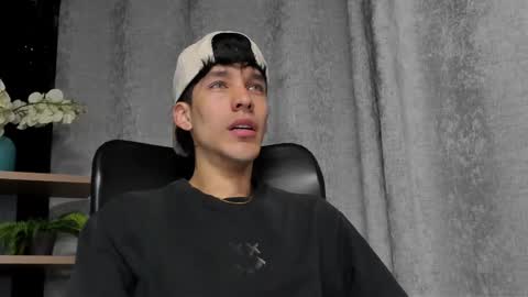 Snapshot of noah_brigth chatting on 02.27.25 Noah Brigth online show from 02.27.25