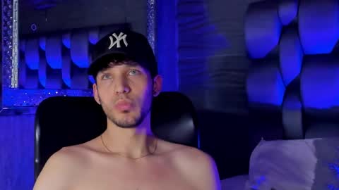 Snapshot of noah_brigth chatting on 10.27.25 Noah Brigth online show from 10.27.25