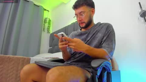 Snapshot of noah_corvelle chatting on 02.03.26 NOAH online show from 02.03.26