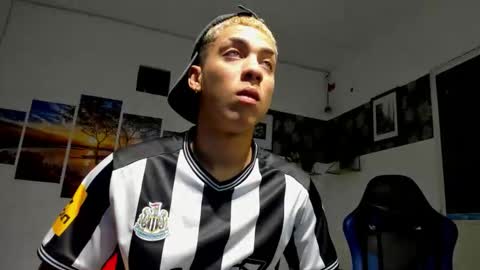 noah_flynn1 online show from 10.28.25