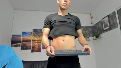noah_flynn1 online show from 04.30.26