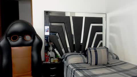 Noah Harris01 online show from 10.23.25