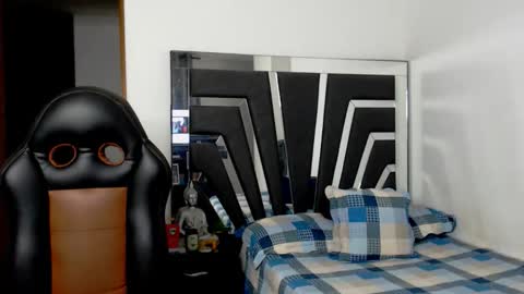 Noah Harris01 online show from 11.18.25