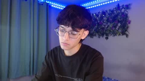 Snapshot of noah_millerx_ chatting on 04.12.26 noah online show from 04.12.26