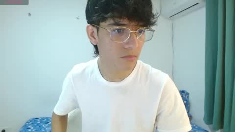 Snapshot of noah_millerx_ chatting on 05.01.26 noah online show from 05.01.26