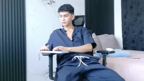 Snapshot of noah_tyler_ chatting on 12.05.25 noah tyler online show from 12.05.25