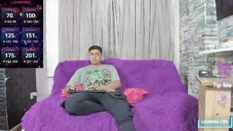 Snapshot of noahandbunny chatting on 06.18.26 Noahandbunny online show from 06.18.26