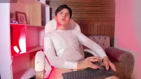 Snapshot of noahwolff_ chatting on 02.01.26 Noah online show from 02.01.26