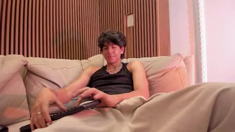 Snapshot of noahx_valko chatting on 12.18.25 noahx_valko online show from 12.18.25