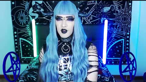 caroline online show from 02.05.25