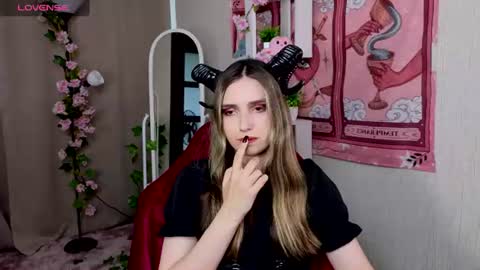 Snapshot of nocturnehuntress chatting on 06.27.26 Alice online show from 06.27.26