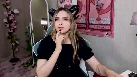 Snapshot of nocturnehuntress chatting on 06.28.26 Alice online show from 06.28.26