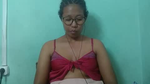 Snapshot of noella711128 chatting on 12.17.25 noella711128 online show from 12.17.25